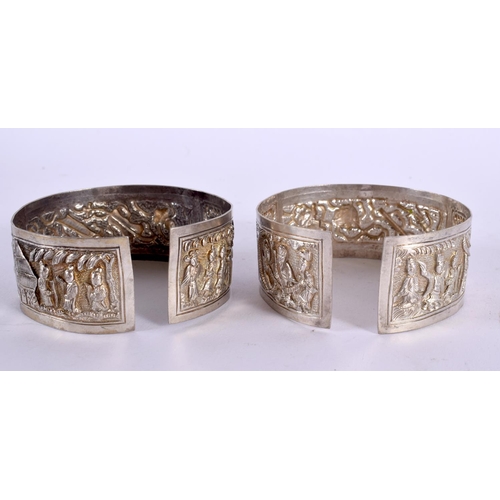 673 - A PAIR OF 19TH CENTURY CHINESE EXPORT SILVER CUFF BANGLES Qing. 80 grams. 7 cm wide.