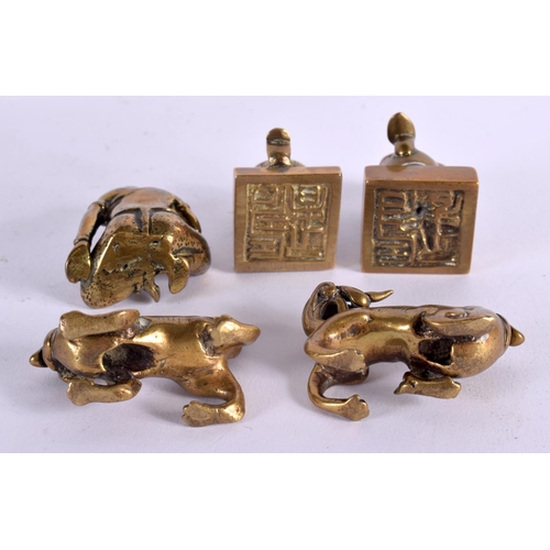 674 - A CHINESE HAN DYNAST MINIATURE BRONZE BUCKLE together with Indian and Chinese bronzes etc. (qty)