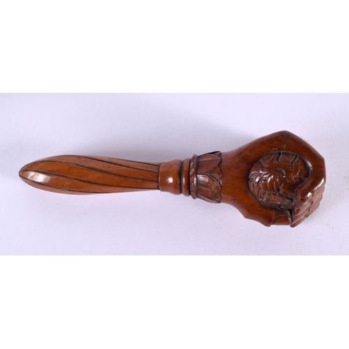 675 - AN ANTIQUE TREEN NUT CRACKER. 20 cm long.