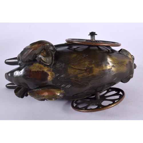 708 - A RARE 19TH CENTURY JAPANESE MEIJI PERIOD BRONZE CHARIOT INCENSE BURNER modelled as a bird. 15 cm x ... 