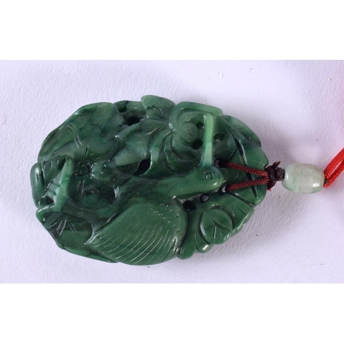 725 - AN EARLY 20TH CENTURY CHINESE CARVED SPINACH JADE NECKLACE Late Qing/Republic. Pendant 7 cm x 4 cm, ... 