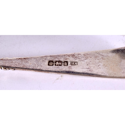 730 - A PAIR OF SILVER ASPARAGUS TONGS. Sheffield 1902. 149 grams. 20 cm long.