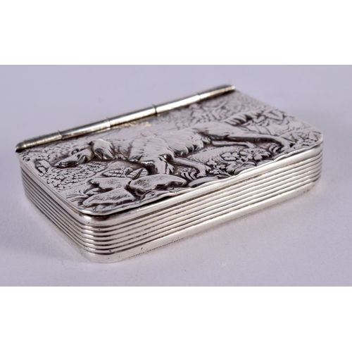 732 - A 1980S ENGLISH SILVER HUNTING SNUFF BOX. Sheffield 1987. 74 grams. 6.75 cm x 4 cm.