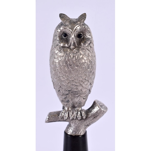 738 - A LOVELY 1980S ENGLISH SILVER FIGURE OF AN OWL. London 1985. 423 grams overall. 22 cm high.