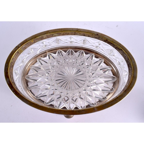 743 - A LARGE EARLY 20TH CENTURY CONTINENTAL SILVER MOUNTED GLASS BOWL upon ball feet. 27 cm x 13 cm.