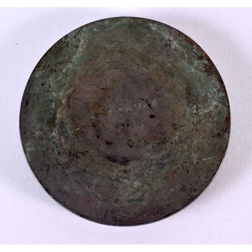 748 - AN 18TH CENTURY JAPANESE EDO PERIOD BRONZE HAND MIRROR. 11 cm wide.