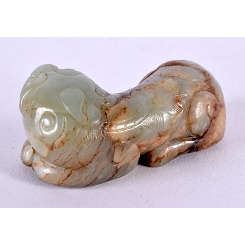 789 - A 17TH/18TH CENTURY CHINESE MUTTON JADE FIGURE OF A BEAST Ming/Qing. 7 cm x 3 cm.