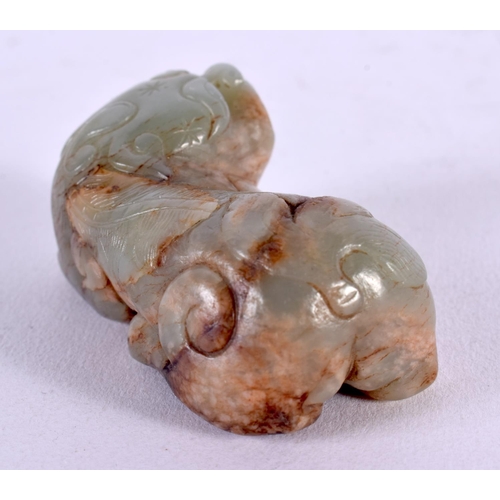 789 - A 17TH/18TH CENTURY CHINESE MUTTON JADE FIGURE OF A BEAST Ming/Qing. 7 cm x 3 cm.