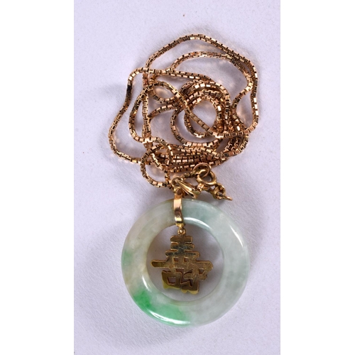 790 - AN EARLY 20TH CENTURY CHINESE 14CT GOLD AND JADEITE NECKLACE. 20 grams. 60 cm long, pendant 3 cm dia... 