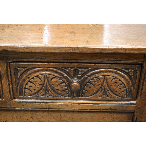 828 - AN IPSWICH SUFFOLK OAK CHEST OF DRAWERS. 95 cm x 90 cm.