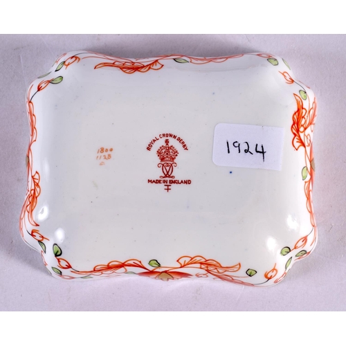 91 - AN EDWARDIAN ROYAL CROWN DERBY BOX AND COVER together with a smaller box & cover and a pin dish. Lar... 