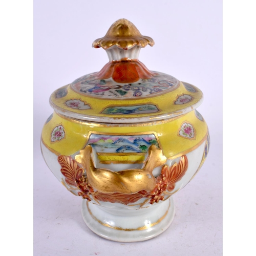 106 - A SMALL 19TH CENTURY CHINESE TWIN HANDLED FAMILLE ROSE TUREEN AND COVER Qing. 18 cm x 14 cm.