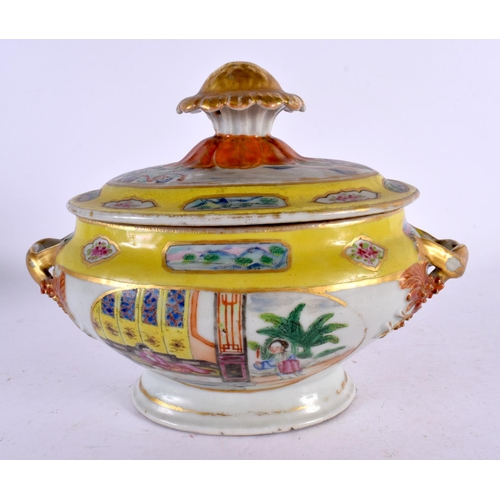 106 - A SMALL 19TH CENTURY CHINESE TWIN HANDLED FAMILLE ROSE TUREEN AND COVER Qing. 18 cm x 14 cm.