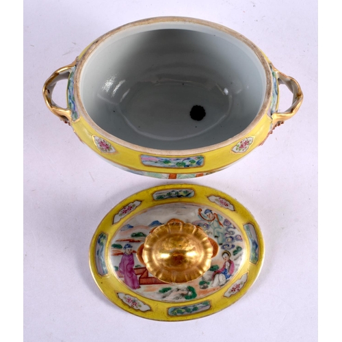 106 - A SMALL 19TH CENTURY CHINESE TWIN HANDLED FAMILLE ROSE TUREEN AND COVER Qing. 18 cm x 14 cm.