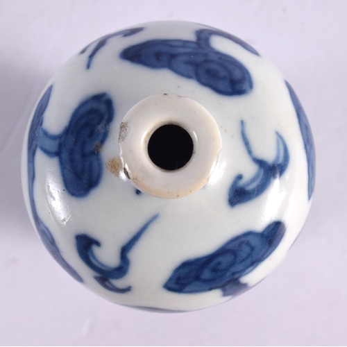 108 - A 17TH/18TH CENTURY CHINESE BLUE AND WHITE PORCELAIN SNUFF BOTTLE Kangxi/Yongzheng, bearing Chenghua... 