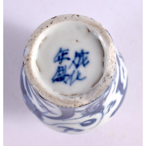 108 - A 17TH/18TH CENTURY CHINESE BLUE AND WHITE PORCELAIN SNUFF BOTTLE Kangxi/Yongzheng, bearing Chenghua... 