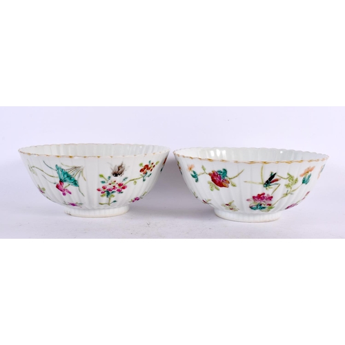 112 - A PAIR OF LATE 19TH CENTURY CHINESE FAMILLE ROSE BARBED BOWLS Guangxu, painted with locusts and foli... 