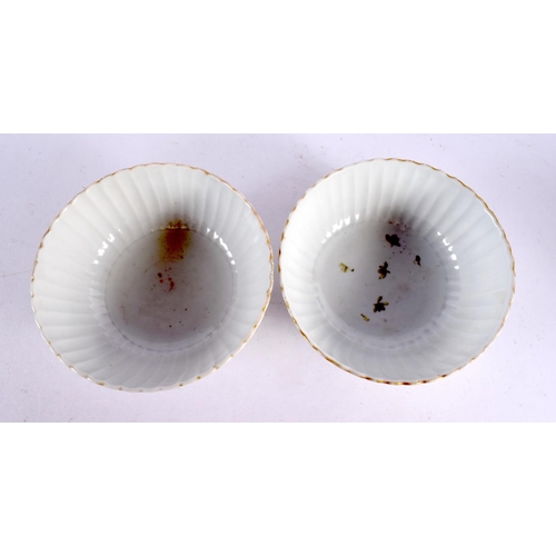 112 - A PAIR OF LATE 19TH CENTURY CHINESE FAMILLE ROSE BARBED BOWLS Guangxu, painted with locusts and foli... 