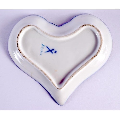 12 - AN ANTIQUE CONTINENTAL SEVRES STYLE HEART SHAPED PORCELAIN DISH painted with lovers. 15 cm x 12 cm.