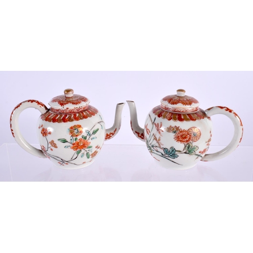 120 - A LOVELY PAIR OF 17TH CENTURY CHINESE KAKIEMON PORCELAIN TEAPOTS AND COVERS Kangxi, painted with flo... 