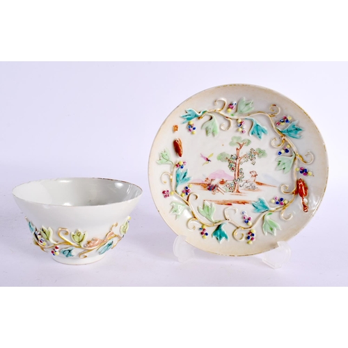 137 - AN 18TH CENTURY CHINESE EXPORT FAMILLE ROSE TEABOWL AND SAUCER Qianlong. 11 cm diameter. (2)