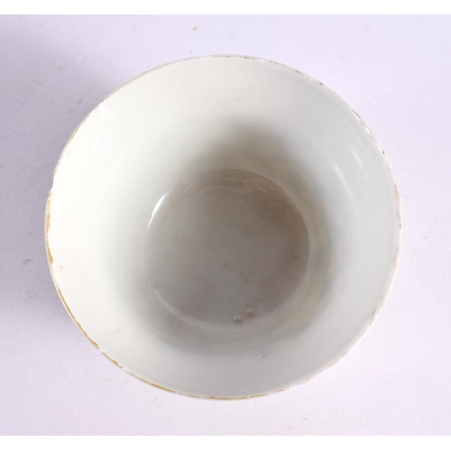 137 - AN 18TH CENTURY CHINESE EXPORT FAMILLE ROSE TEABOWL AND SAUCER Qianlong. 11 cm diameter. (2)