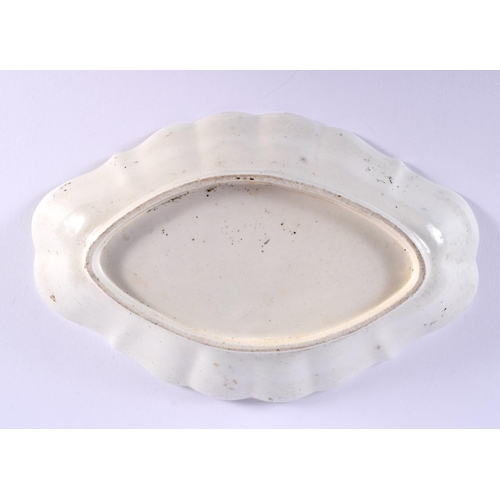 189 - 18th century Caughley oval shaped dish.  26cm wide