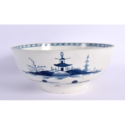 257 - 18th century Worcester punch bowl painted with the cannonball pattern.  9cm high