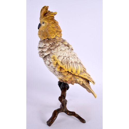 348 - A CONTEMPORARY CONTINENTAL COLD PAINTED BRONZE FIGURE OF A BIRD modelled upon a stump. 28 cm x 14 cm... 