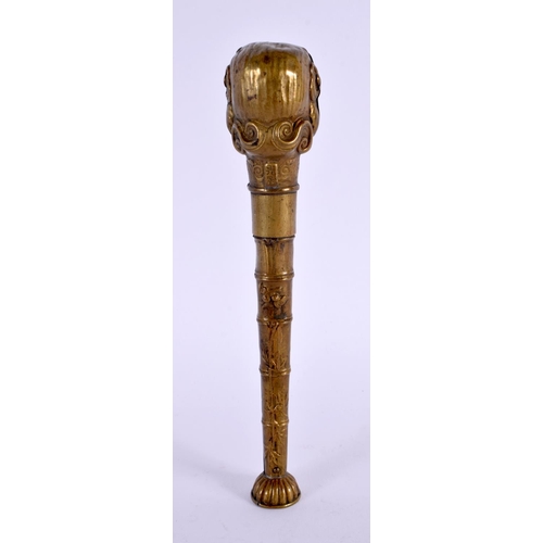 352 - AN ANTIQUE JAPANESE GILT METAL MONKEY HEAD CANE HANDLE. 16 cm long.