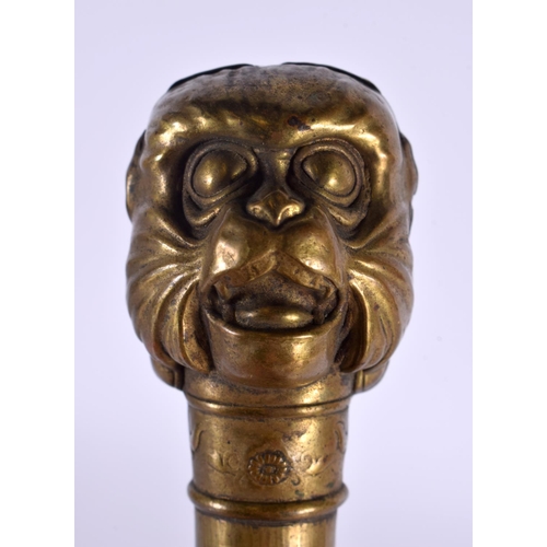 352 - AN ANTIQUE JAPANESE GILT METAL MONKEY HEAD CANE HANDLE. 16 cm long.