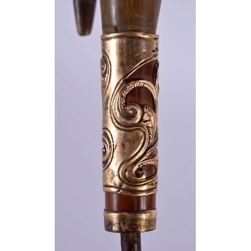 353 - AN ANTIQUE CARVED RHINOCEROS HORN CANE HANDLE with yellow metal mounts. 20 cm x 10 cm.