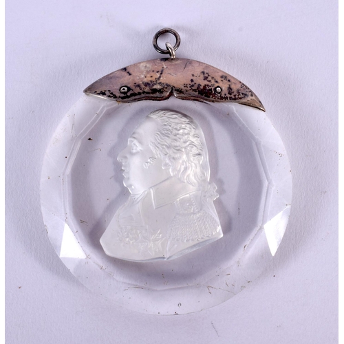 375 - AN 18TH CENTURY FRENCH SILVER MOUNTED SULPHITE CRYSTAL CAMEO PENDANT. 7.5 cm wide.