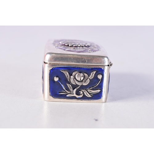 1004 - AN EARLY 20TH CENTURY CHINESE SILVER AND ENAMEL SNUFF BOX Late Qing/Republic. 38.8 grams. 5 cm x 3 c... 