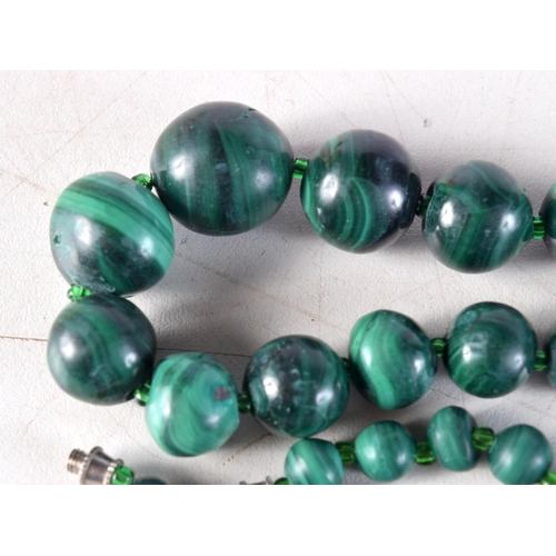 1010 - A MALACHITE NECKLACE. 108 grams. 54 cm long.