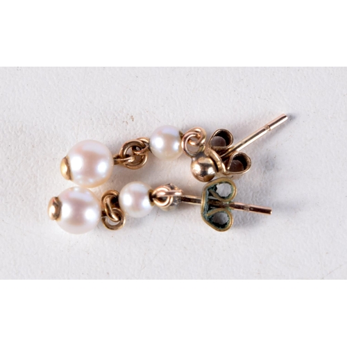 1012 - A PAIR OF 9CT GOLD AND PEARL EARRINGS. 1.6 grams. 2 cm long.