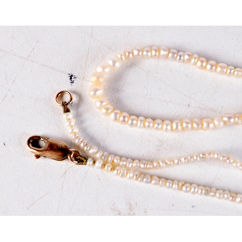 1017 - A 9CT GOLD AND PEARL NECKLACE. 2.7 grams. 35 cm long.