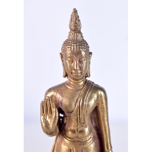 1020 - A THAI BRONZE BUDDHA. 10.5 cm high.