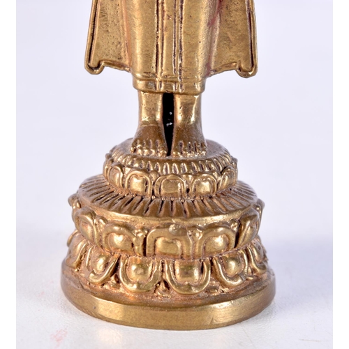 1020 - A THAI BRONZE BUDDHA. 10.5 cm high.