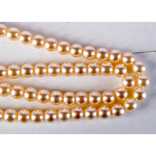 1042 - A COSTUME PEARL NECKLACE. 19.5 grams. 41 cm long.