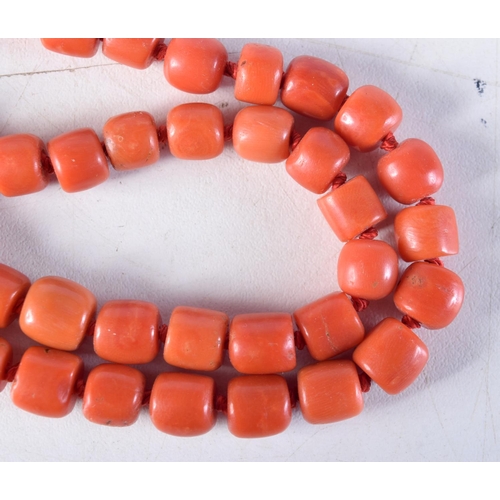 1045 - A VICTORIAN 15CT GOLD AND CORAL NECKLACE. 45.5 grams. 43 cm long.