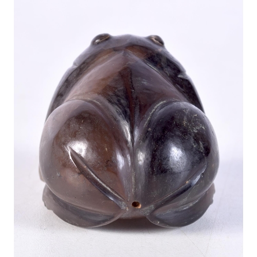 1053 - AN ANTIQUE MIDDLE EASTERN CARVED ROCK CRYSTAL TOAD. 5.5 cm x 4.5 cm.