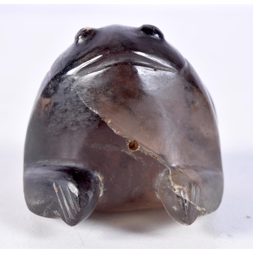 1053 - AN ANTIQUE MIDDLE EASTERN CARVED ROCK CRYSTAL TOAD. 5.5 cm x 4.5 cm.