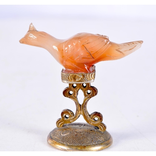 1055 - AN ANTIQUE CHINESE AGATE SEAL. 5 cm x 4.5 cm.