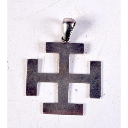 1075 - AN ANTIQUE WHITE METAL CROSS MEDALLION. 6.3 grams. 5.5 cm x 3.75 cm.