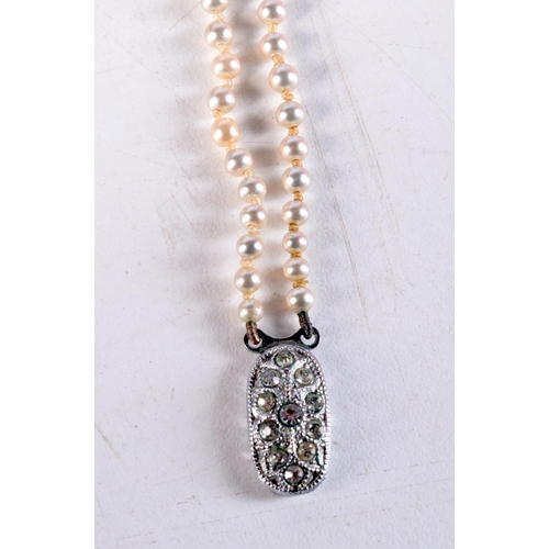 1099 - A COSTUME PEARL NECKLACE. 28.5 grams. 41 cm long.