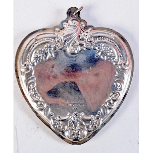 1127 - A SILVER HEART PENDANT. 27 grams. 9 cm x 7.5 cm.