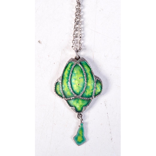 1129 - A SILVER AND ENAMEL NECKLACE. 8.4 grams. Pendant 4.75 cm x 2.5 cm, chain 22.5 cm long.