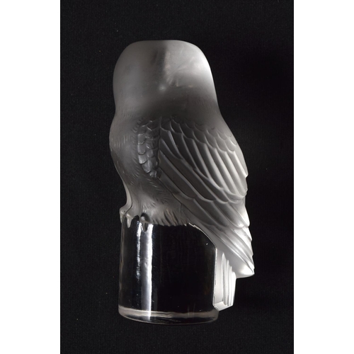 1143 - A LALIQUE GLASS OWL. 9 cm x 4.5 cm.