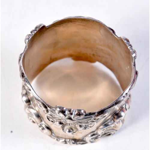 1144 - A SILVER NAPKIN RING. 4.75 cm x 4.5 cm.